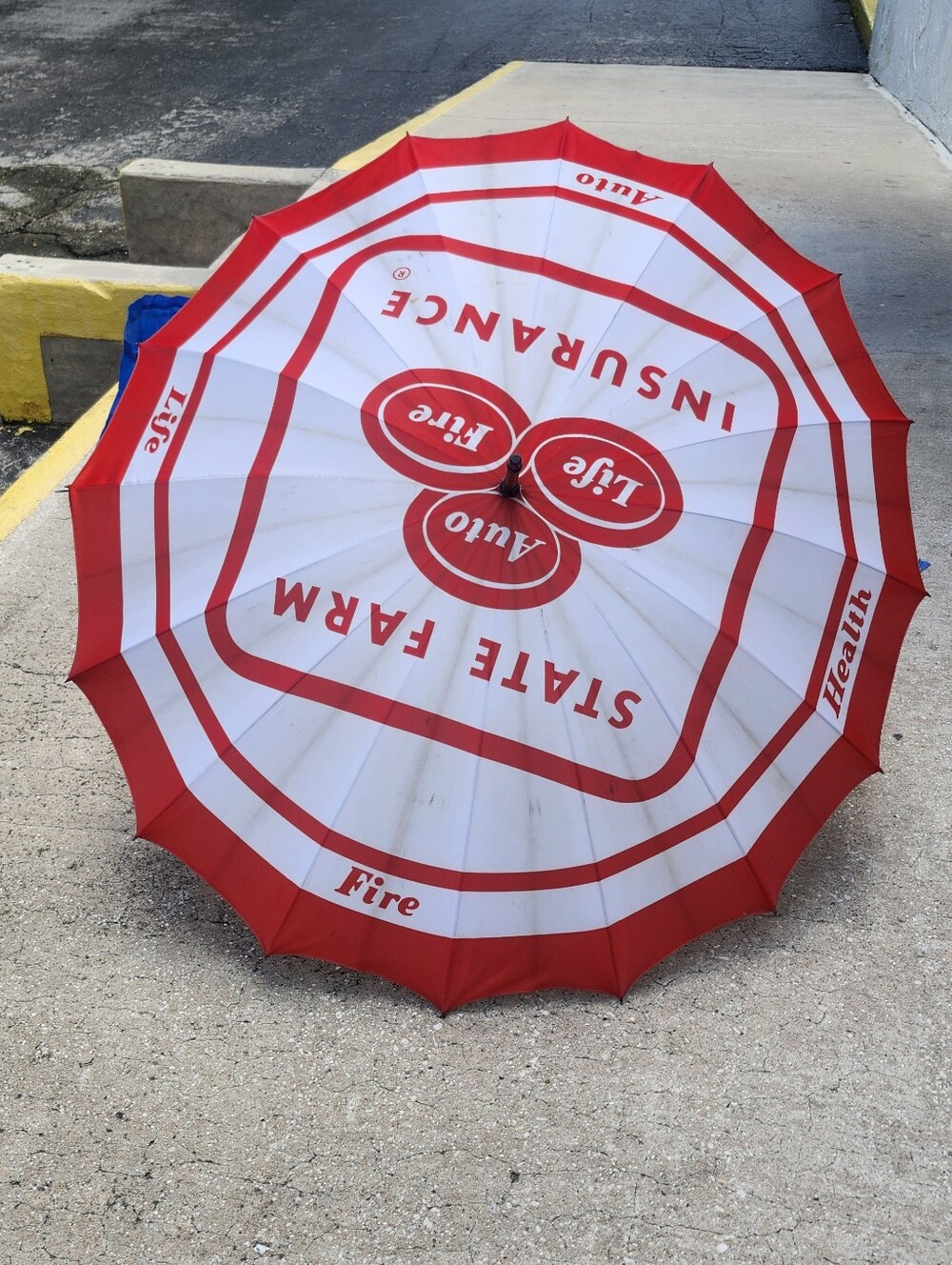 Promotional Xtra Large Vintage State Farm INSURANCE Umbrella Wood Handle Event